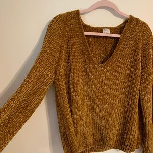 Like new mustard yellow sweater ✨✨ a new day